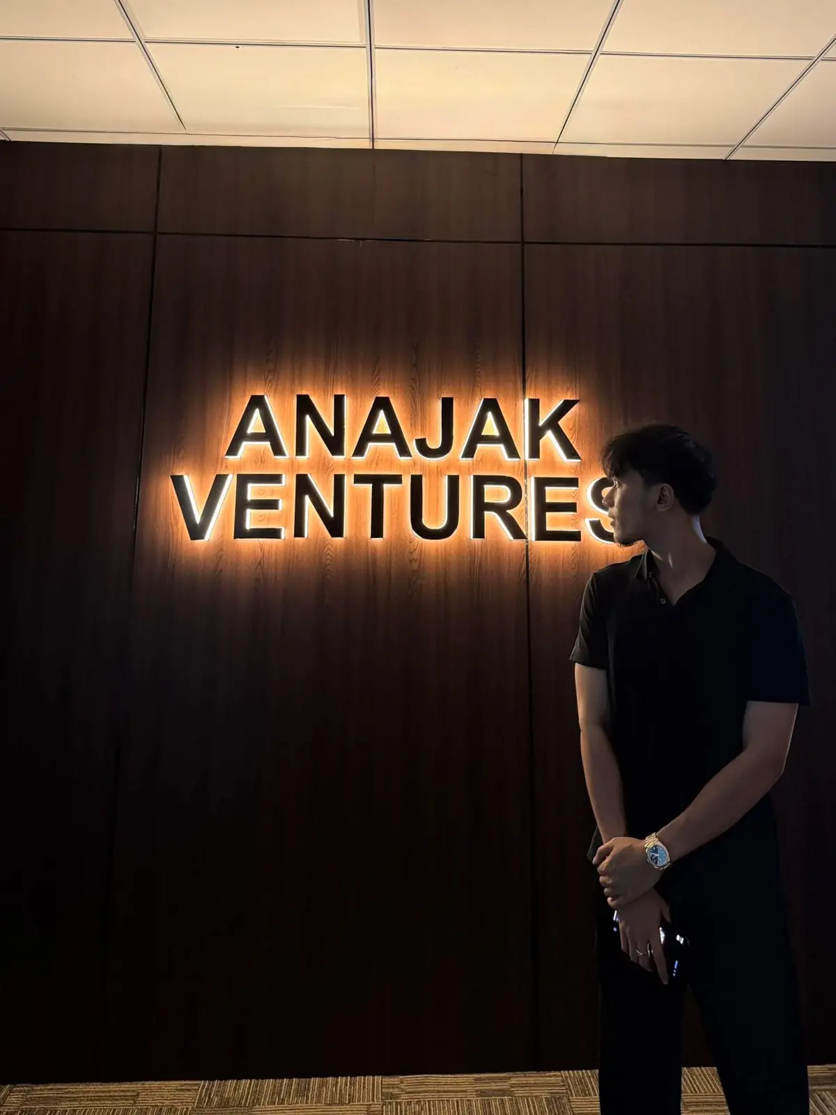 Vatana Pang beside the Anajak Ventures sign